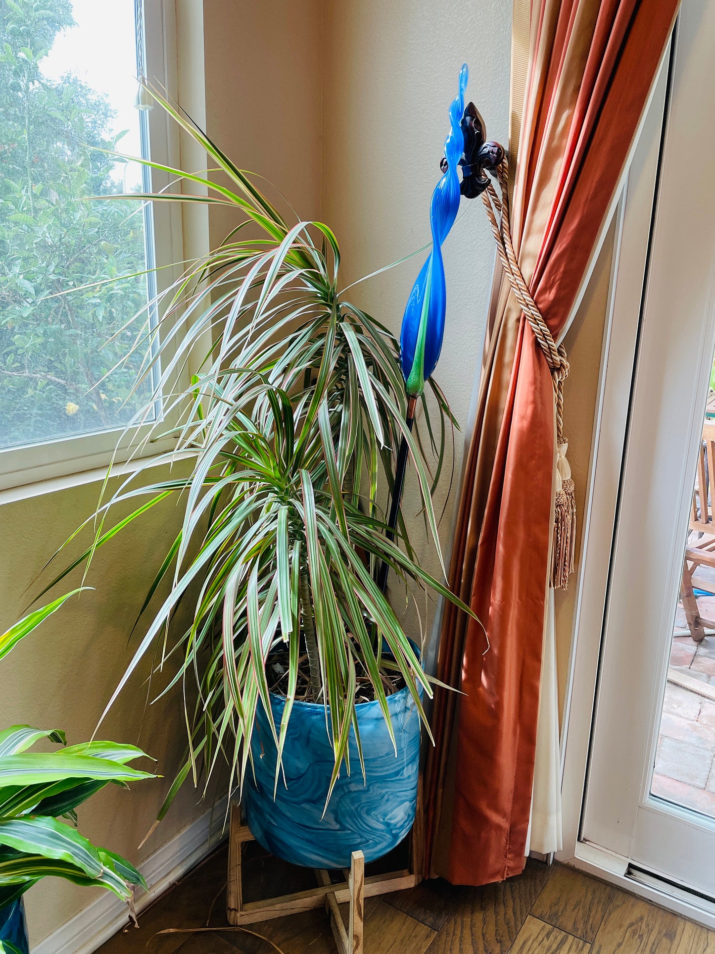 Chihuly Inspired Handcrafted Art Glass Leaf Indoor/Outdoor Art Stake